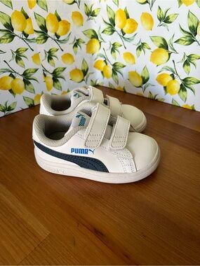 Puma Toddlers White Sneakers with Navy Accent size 5C